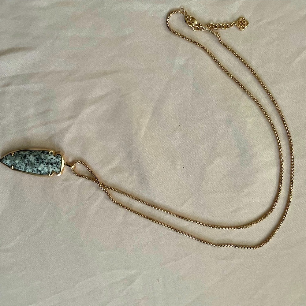 Kendra Scott Rosegold & graphite necklace Excellent used condition.